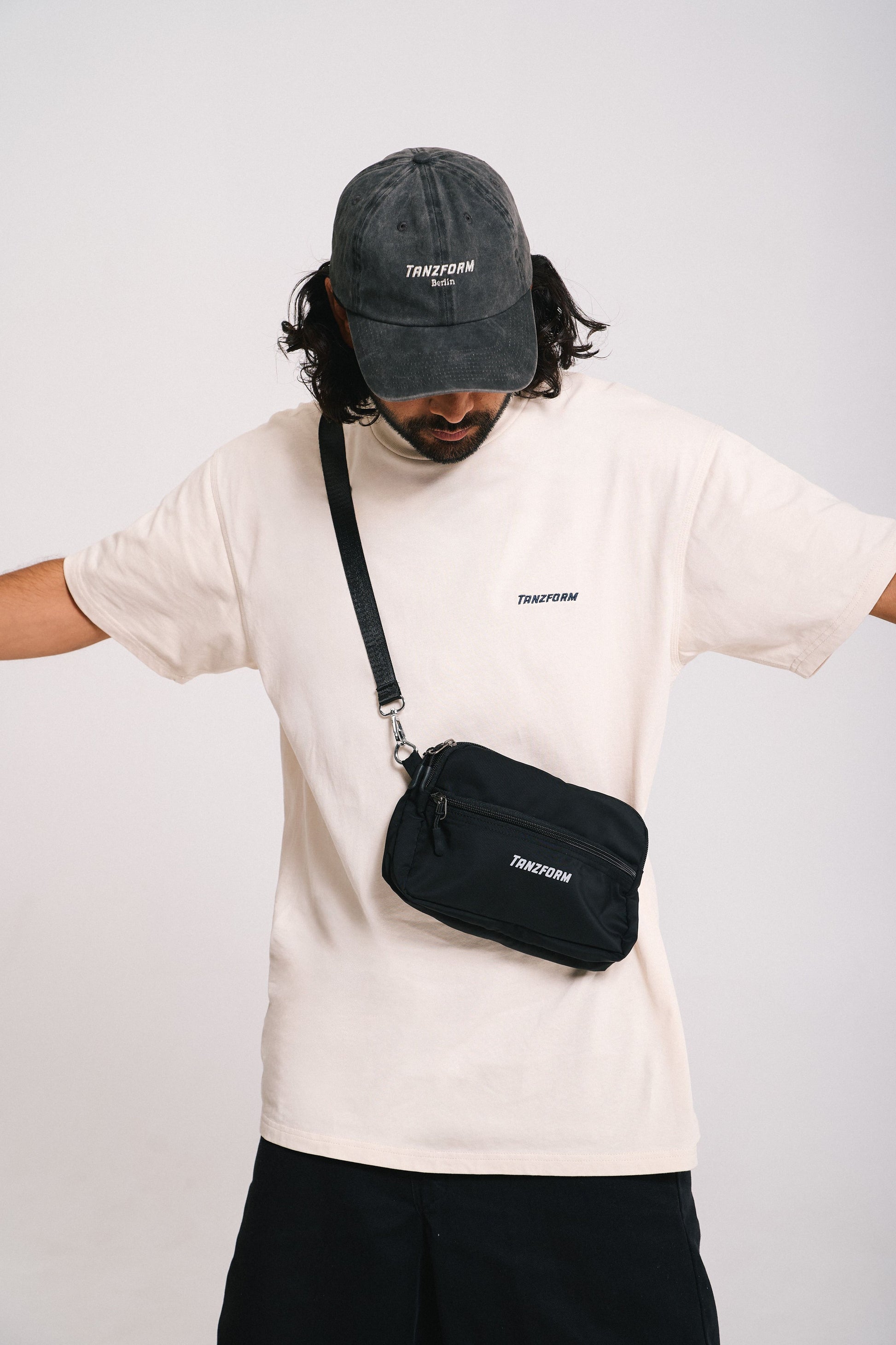 Tanzform Classic Beige T-shirt with a bag and a cap all Tanzform.