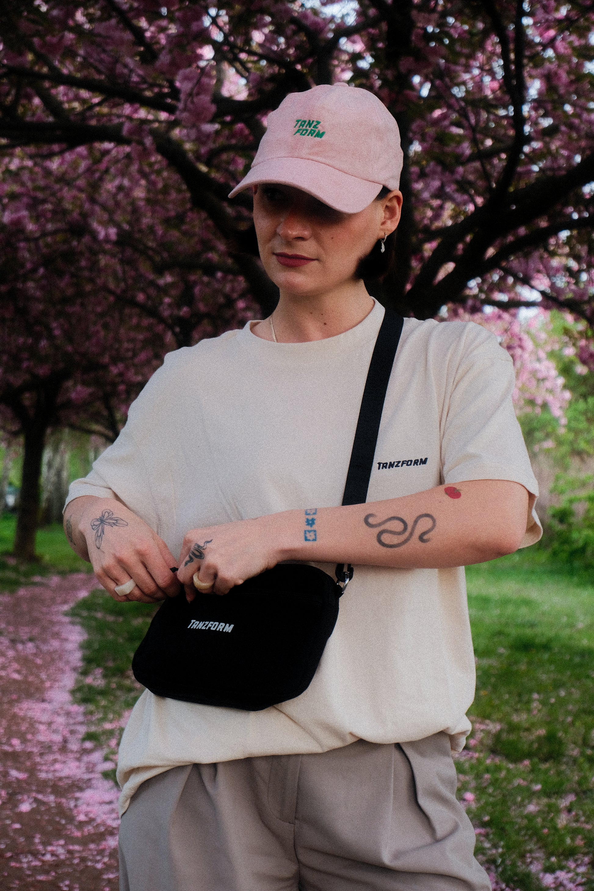 Tanzform Classic Beige T-shirt and a pink cap.