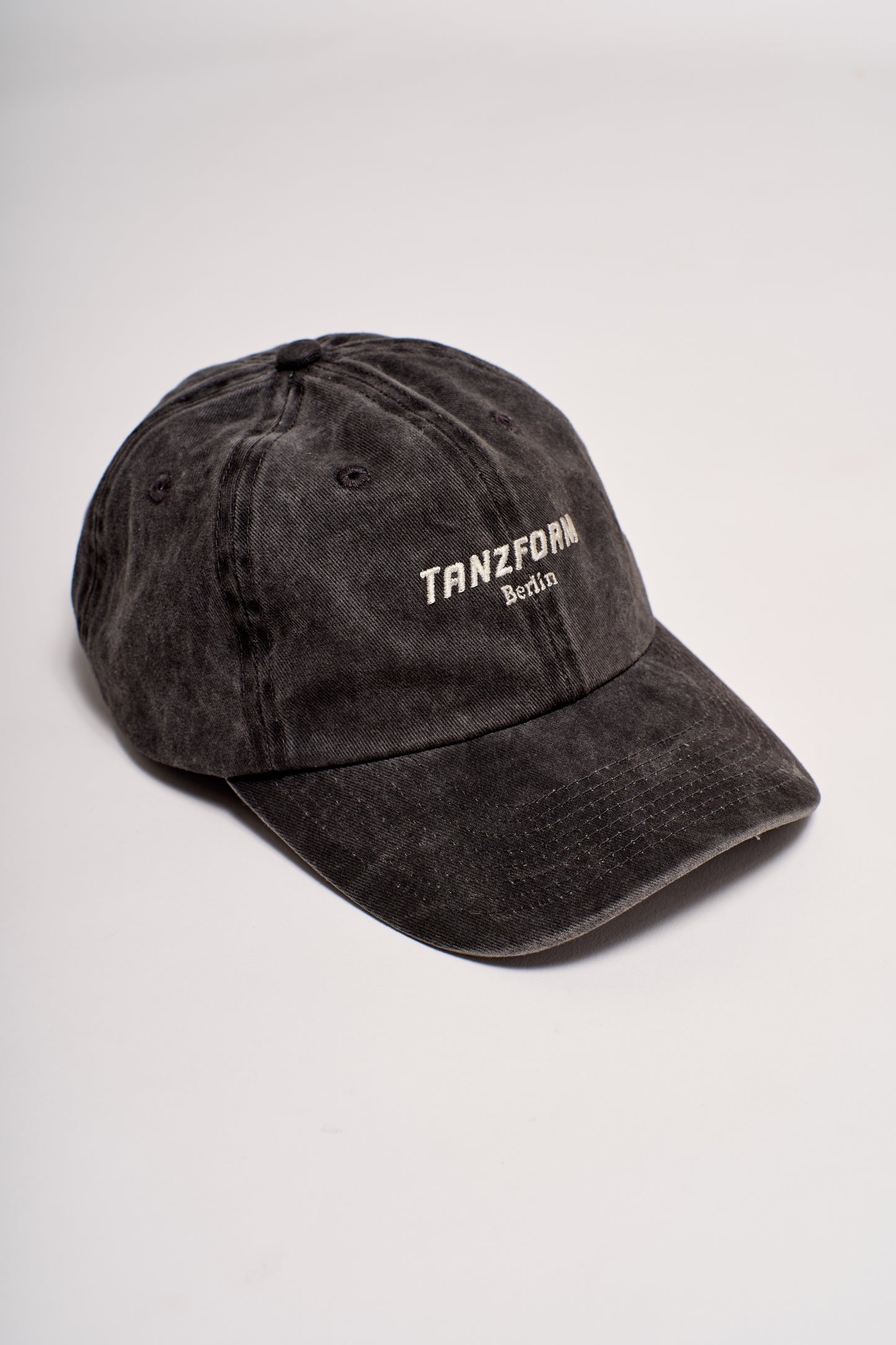 Grey dad cap with tanzform logo