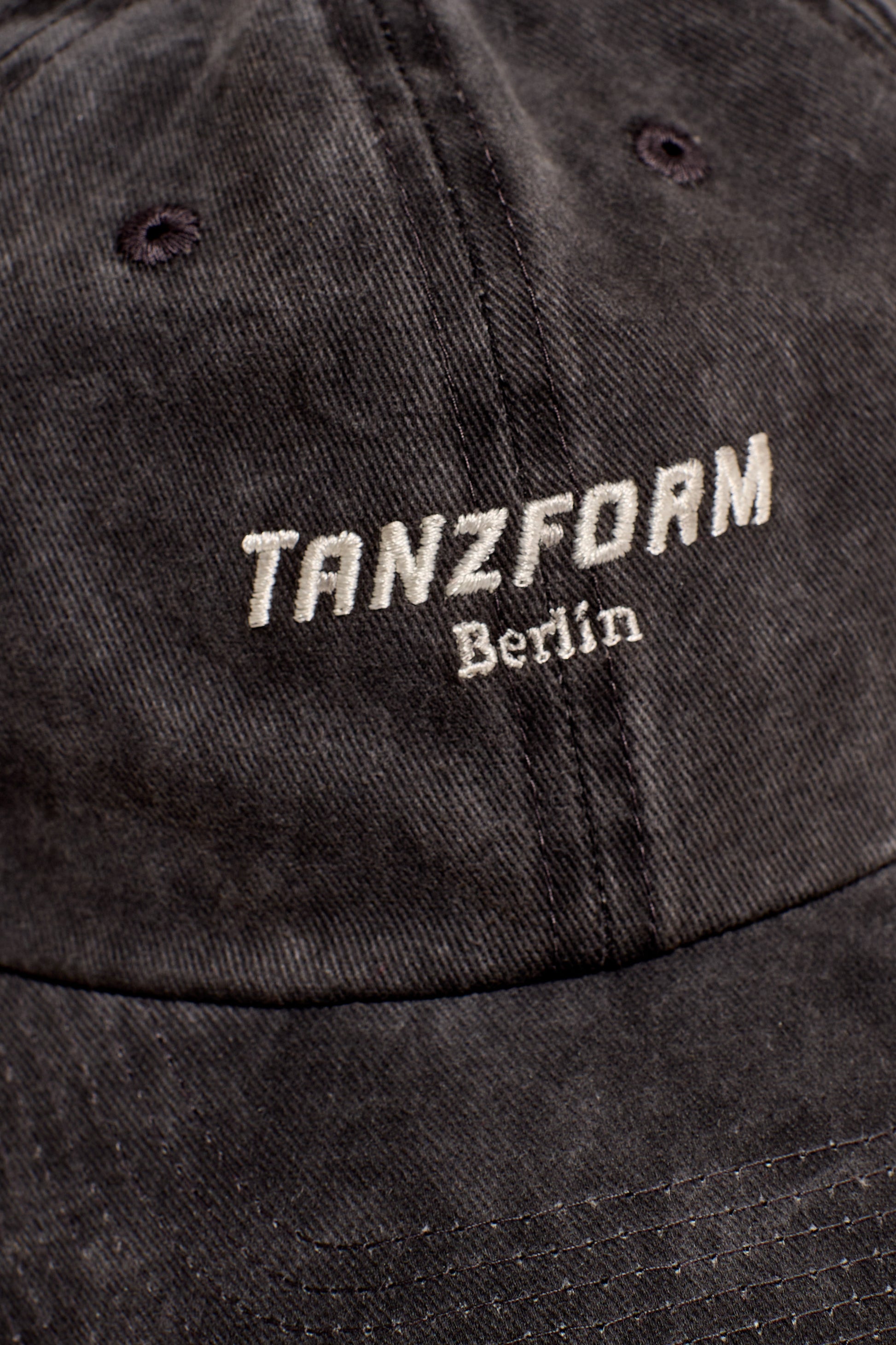 zoomed in image of grey cap with tanzform logo